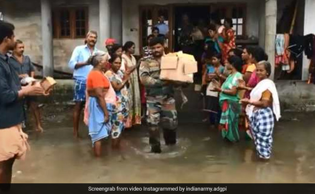 Kerala Floods: In Touching Video, People Applaud As Army Delivers Medicines