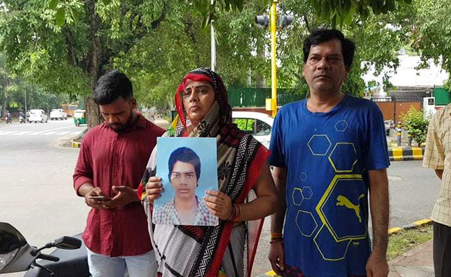 एक्सीडेंट में घायल युवक सड़क पर तड़पता रहा, पुलिस कथित तौर पर सीमा विवाद में उलझी