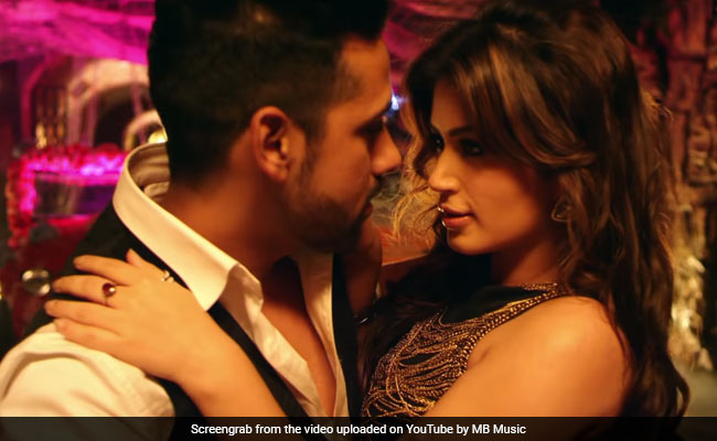 पुनीश शर्मा और बंदगी कालरा ने Love Me गाने मारी एंट्री, म्यूजिक वीडियो हुआ रिलीज