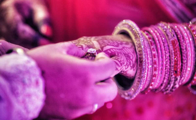 For Certified "<i>Sanskari</i>" Brides, Grooms, Turn To This Bhopal University