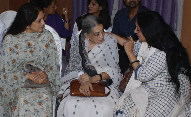 At Kalpana Lajmi's Prayer Meet, Neena Gupta, Soni Razdan And Other Friends