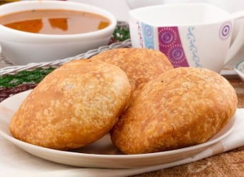 How To Make Urad Dal Kachori For Tea-Time How To Make Urad Dal Kachori For Tea-Time