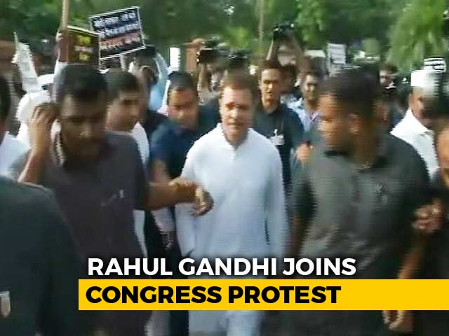 Rahul Gandhi Leads Opposition's <i>Bharat Bandh</i> Over Fuel, Rupee