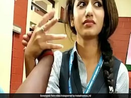 प्रिया प्रकाश वारियर लड़ा रही थीं पंजा, हारने से ठीक पहले हुआ कुछ ऐसा कि वीडियो हो गया Viral प्रिया प्रकाश वारियर लड़ा रही थीं पंजा, हारने से ठीक पहले हुआ कुछ ऐसा कि वीडियो हो गया Viral