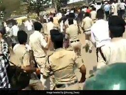 मध्य प्रदेश : सतना में एससी-एसटी एक्ट में संशोधन के विरोध के दौरान पुलिस ने जमकर भांजी लाठियां मध्य प्रदेश : सतना में एससी-एसटी एक्ट में संशोधन के विरोध के दौरान पुलिस ने जमकर भांजी लाठियां