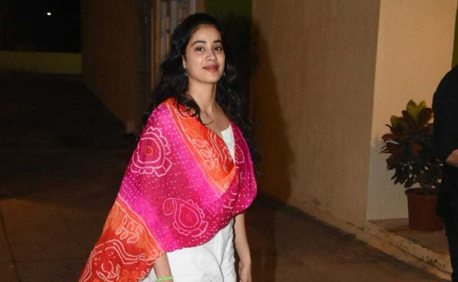 Like Janhvi Kapoor, Add A Fun Dupatta To Elevate A Simple White Outfit