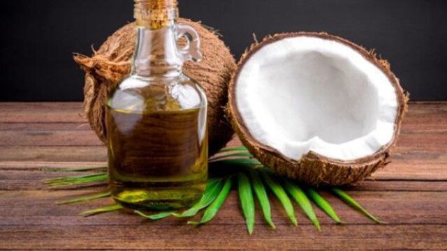 Coconut oil lowers the risk of cardiovascular diseases by reducing cholesterol levels