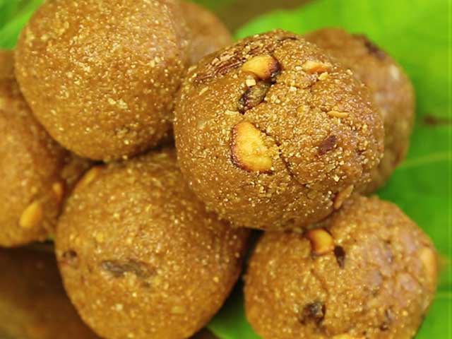 How To Make Poha Gur Ladoo At Home