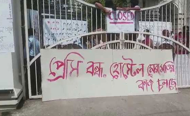 "Anarchy" At Kolkata's Famous Presidency University Over Hostel Protest