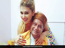 Bigg Boss 12: अनूप जलोटा ने की है तीन शादियां, लव पार्टनर को देख सलमान खान से दर्शक तक रह गए हैरान Bigg Boss 12: अनूप जलोटा ने की है तीन शादियां, लव पार्टनर को देख सलमान खान से दर्शक तक रह गए हैरान