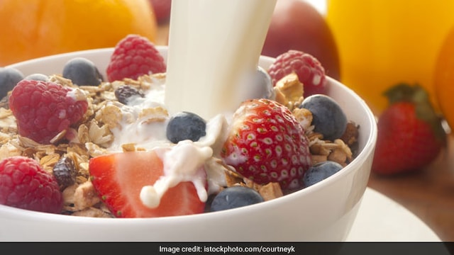 Breakfast cereal is usually eaten with milk, yogurt, fresh fruits, nuts and seeds.
