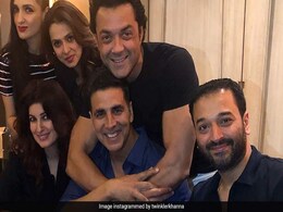 अक्षय कुमार हुए 51 साल के, जानें किसने दिए Birthday Bumps अक्षय कुमार हुए 51 साल के, जानें किसने दिए Birthday Bumps