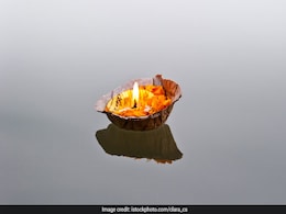 Pitru Paksha: पितरों को पसंद की चीजों का दान करने से पूर्वज होते हैं प्रसन्न, मगर इन बातों का जरूर रखें खास ख्याल Pitru Paksha: पितरों को पसंद की चीजों का दान करने से पूर्वज होते हैं प्रसन्न, मगर इन बातों का जरूर रखें खास ख्याल