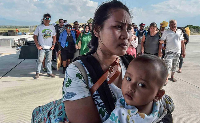 In Tsunami-Hit Indonesia, People Turn To Facebook To Trace Loved Ones