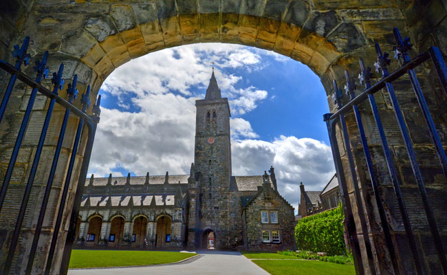 बेटी की पढ़ाई में मदद के लिए भारतीय अरबपति ने 12 स्टाफ रखे, बनाया नया बंगला