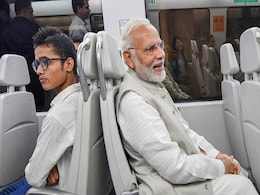 "Smiles On Metro": PM's 14-Minute Ride To Dwarka To Avoid Traffic Jams "Smiles On Metro": PM's 14-Minute Ride To Dwarka To Avoid Traffic Jams