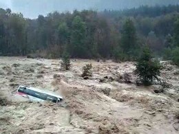 हिमाचल में कुदरत का 'कहर', ब्यास नदी में बह गई बस, देखें दिल दहला देने वाला VIDEO... हिमाचल में कुदरत का 'कहर', ब्यास नदी में बह गई बस, देखें दिल दहला देने वाला VIDEO...