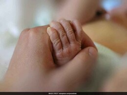 Dutch Airline KLM Under Fire For Breastfeeding Cover-Up Rule Dutch Airline KLM Under Fire For Breastfeeding Cover-Up Rule