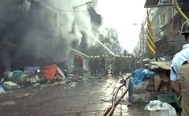 पश्चिम बंगाल: कोलकाता के बागरी बाजार में लगी भीषण आग, दमकल की 30 गाड़ियां मौके पर मौजूद