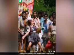 VIDEO: स्कूल ड्रेस में लड़की ने गणेश उत्सव में किया बिंदास डांस, देखते रह गए लोग VIDEO: स्कूल ड्रेस में लड़की ने गणेश उत्सव में किया बिंदास डांस, देखते रह गए लोग