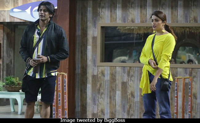 <I>Bigg Boss 12</i>, Day 12, Written Update: Nehha Pendse Defeats Karanvir Vohra To Become New Captain