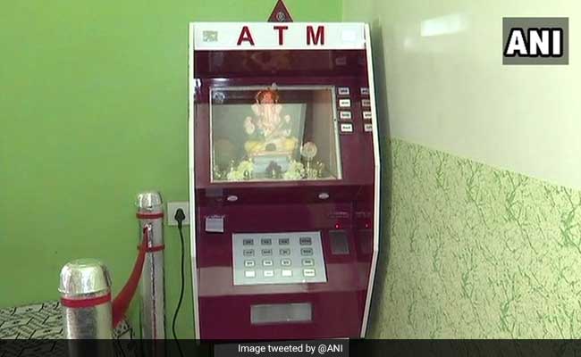 नोट नहीं इस ATM से निकलती है वो चीज़, जिसे देख गणेश भक्त हो जाएंगे इसके दीवाने, देखें VIDEO