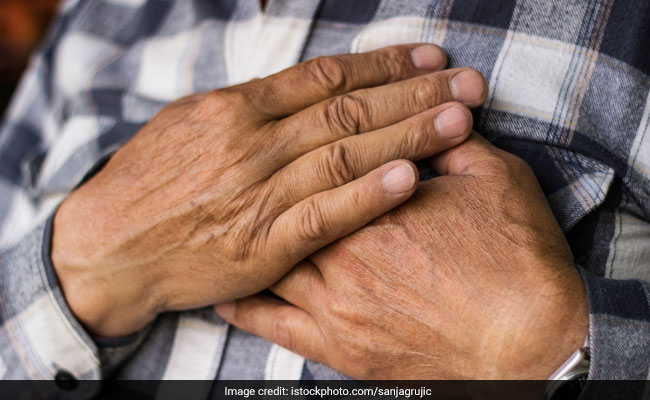 पेट दर्द की शिकायत लेकर अस्पताल पहुंचा शख्स, दायीं ओर धड़कता मिला दिल... डॉक्टर्स रह गए हैरान