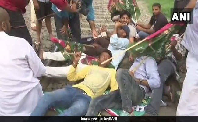 <i>Bharat Bandh</i>: Rail, Road Traffic Hit In Bihar; Long Route Trains Halted