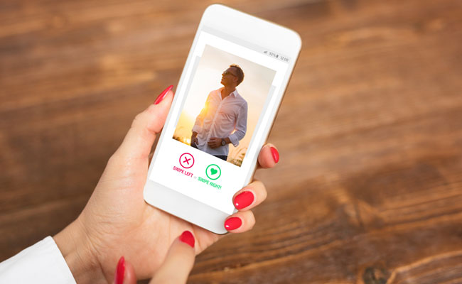 Why It's So Hard To Turn A Tinder Date Into An Actual Relationship