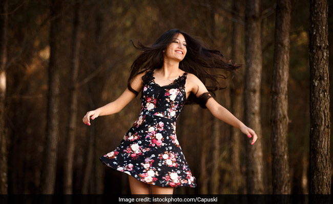 5 Dark Floral Dresses That Will Get You In The Autumn Mood