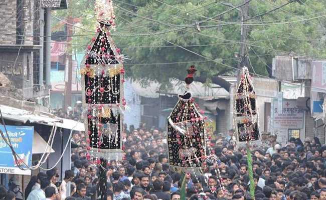कश्मीर में मुहर्रम का जुलूस रोकने के लिए कर्फ्यू जैसे प्रतिबंध