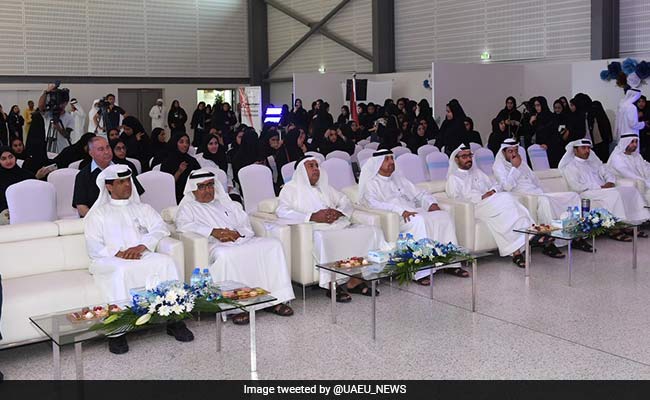 UAE University ने कागज के गट्ठरों से बनाई ऐसी Painting, बना डाला वर्ल्ड रिकॉर्ड