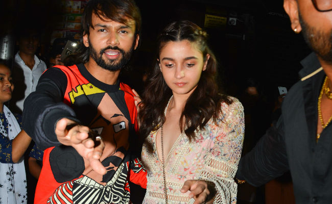 Alia Bhatt, Krishna Shroff And Pals Start The Party For Birthday Girl Akansha Ranjan