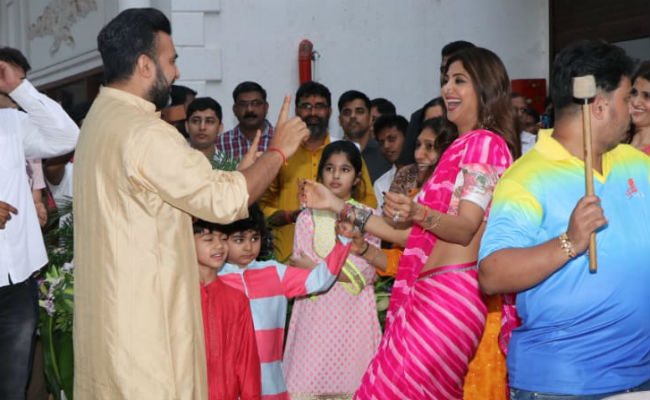 Ganesh Chaturthi 2018: Shilpa Shetty Bids Adieu To Bappa With Blockbuster <i>Visarjan</i>