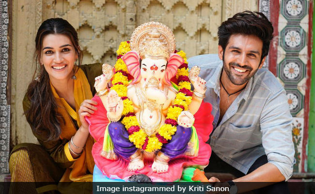 Ganesh Chaturthi 2018: Kriti Sanon And Kartik Aaryan Welcome Bappa On <i>Luka Chuppi</i> Sets