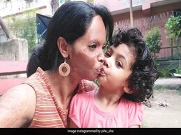 एसिड सर्वाइवर लक्ष्मी दर-दर की ठोकरे खाने को मजबूर, कहा - 'ना जॉब है और ना घर, कैसे पालूं बेटी?' एसिड सर्वाइवर लक्ष्मी दर-दर की ठोकरे खाने को मजबूर, कहा - 'ना जॉब है और ना घर, कैसे पालूं बेटी?'