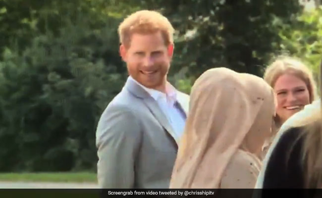 राजकुमार को चुराते देखा गया समोसा, 13 सेकंड का वीडियो हुआ VIRAL