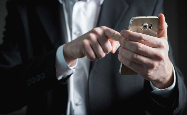 Employers Use Facebook To Target Job Ads Only For Men, Alleges Complaint