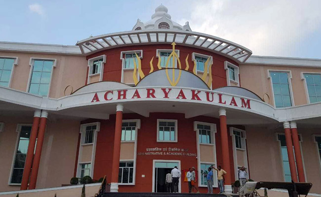 आसान नहीं है बाबा रामदेव के गुरुकुल 'आचार्यकुलम' में एडमिशन, जानिए पूरी प्रक्रिया