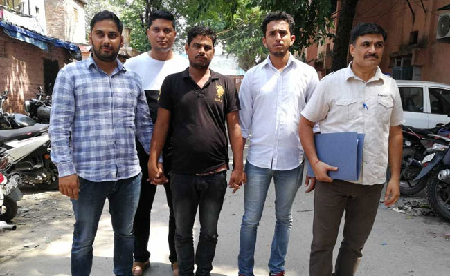 दिल्ली में 23 पिस्‍तौल के साथ एक शख्स गिरफ्तार