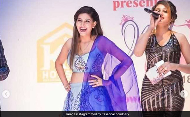 सपना चौधरी ने रैंप पर बिखेरे जलवे, इन अदाओं के साथ की कैटवॉक, Video हुआ वायरल