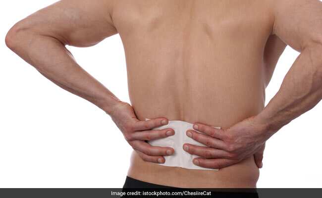 Slipped Disc: बहुत खतरनाक है हड्डियों की ये बीमारी, चलना-फिरना तो दूर सोने में भी होगी परेशानी, जानें लक्षण