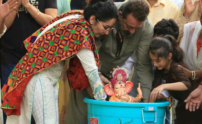 Eco-Friendly Ganpati Visarjan: How Sanjay Dutt Bid Adieu To Bappa With Maanyata And Kids