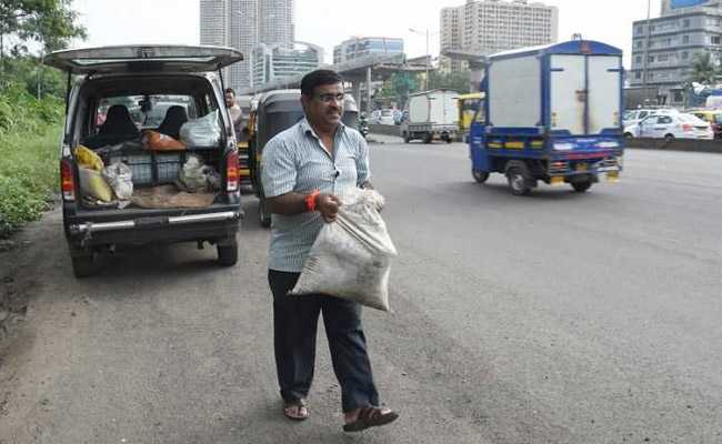 This Mumbai Man Fills Potholes To Save Lives, "Honour" His Dead Son
