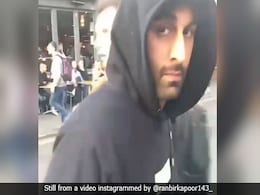 Ranbir Kapoor Fake-Snubbing Karan Johar In A Video Is Making The Internet LOL Ranbir Kapoor Fake-Snubbing Karan Johar In A Video Is Making The Internet LOL