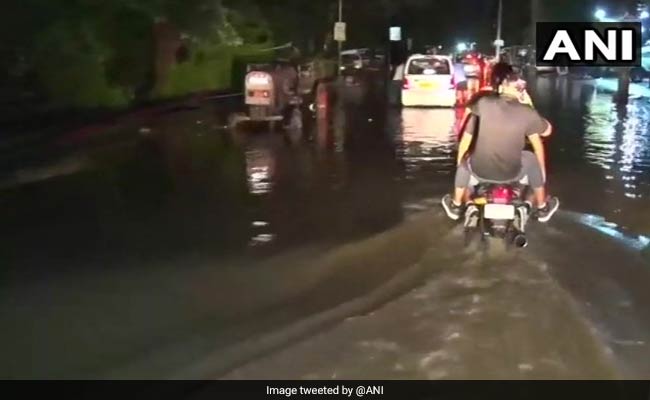 Pleasant Sunday With Showers In Delhi