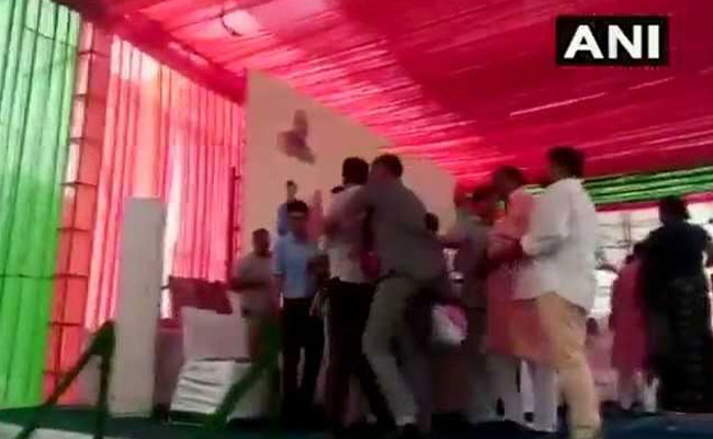 BJP Left Red-Faced As Leaders Fight At Vasundhara Raje Rally