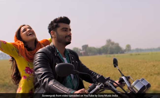 अर्जुन कपूर ने परिणीति को बाइक पर यूं घुमाया, 'तेरे लिए' सॉन्ग यूट्यूब पर देखा गया 10 लाख बार
