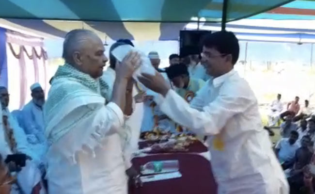 नीतीश सरकार को मुसलमानों की सहानुभूति और वोट चाहिए, लेकिन टोपी नहीं पहनेंगे...