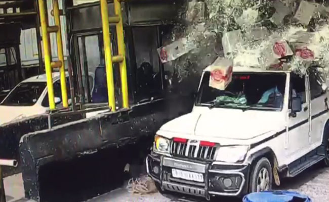 Truck Carrying Beer Bottles Rams Toll Plaza In Rajasthan. Caught On CCTV